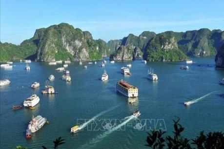 Truyền thông quốc tế giới thiệu trải nghiệm Vịnh Hạ Long bằng trực thăng