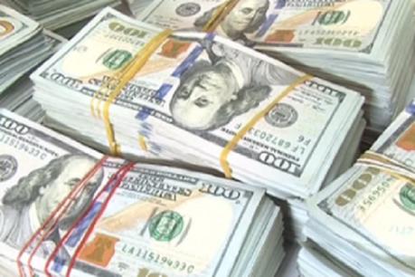 An Giang bắt giữ phụ nữ vận chuyển 50.000 USD trái phép về Việt Nam