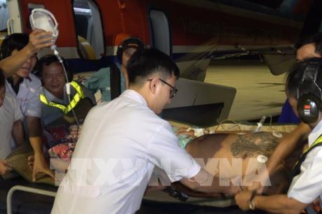 Cấp cứu kịp thời cho 2 ngư dân gặp nạn ở quần đảo Trường Sa