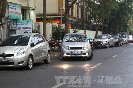 Hà Nội rà soát các tuyến phố đủ điều kiện trông giữ xe tạm thời dưới lòng đường