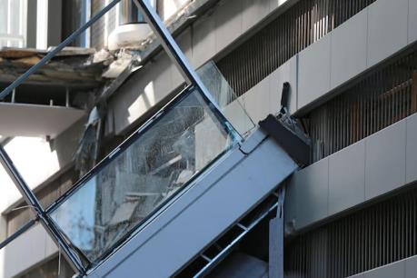 Sập cầu đi bộ nối 2 tòa nhà ở thành phố Tây Australia