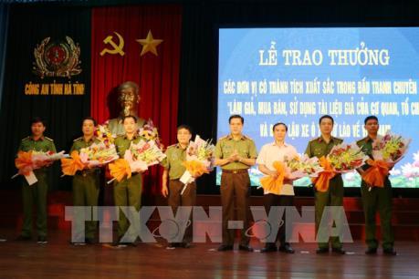 Phá thành công chuyên án làm giả con dấu, tài liệu và buôn lậu ô tô