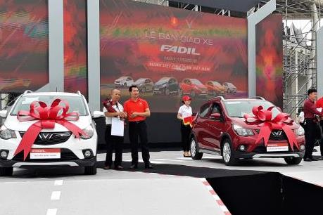 VinFast chính thức bàn giao hàng trăm xe Fadil cho khách hàng đặt cọc đầu tiên