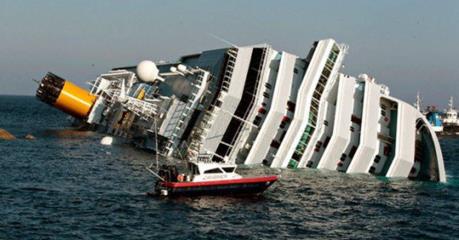 Lật tàu khách ngoài khơi Indonesia, nhiều người thiệt mạng và mất tích