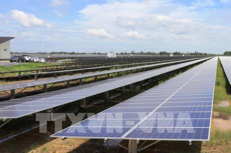 Một loạt nhà máy điện năng lượng mặt trời hòa lưới điện quốc gia