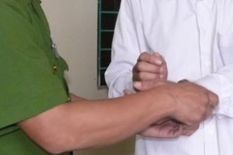 Khởi tố nhóm thanh niên tự xưng cảnh sát, chống người thi hành công vụ