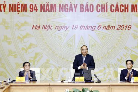 Thủ tướng: Đấu tranh chống lại tin xuyên tạc, tin giả là sứ mạng của báo chí