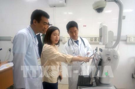 Thử nghiệm lâm sàng robot chăm sóc tại buồng bệnh