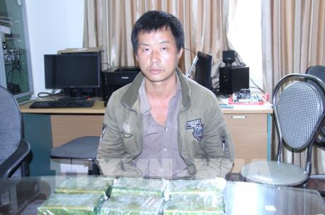 Lào Cai bắt đối tượng vận chuyển trái phép 2,1 kg heroin