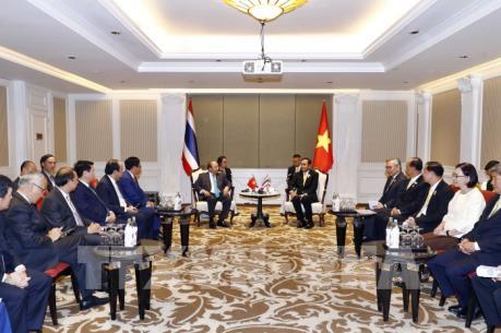 Thủ tướng gặp gỡ các nhà lãnh đạo bên lề Hội nghị Cấp cao ASEAN lần thứ 34