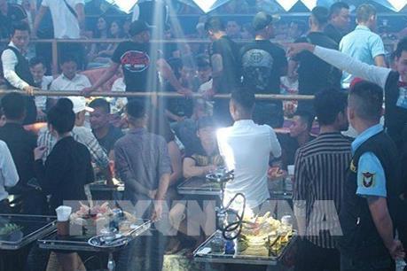 Bắt quả tang hàng trăm thanh niên "chơi" ma túy trong quán bar