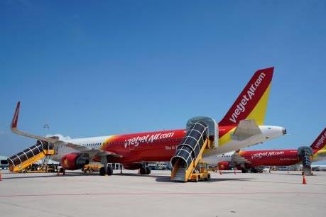 Vietjet ngừng khai thác và thay đổi giờ 4 chuyến bay vì bão Danas