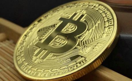 Giá Bitcoin chạm đỉnh trong 18 tháng qua