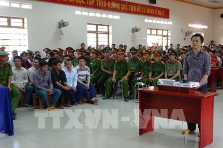 Tây Ninh xét xử 24 bị cáo trong đường dây đánh bạc lắc tài xỉu