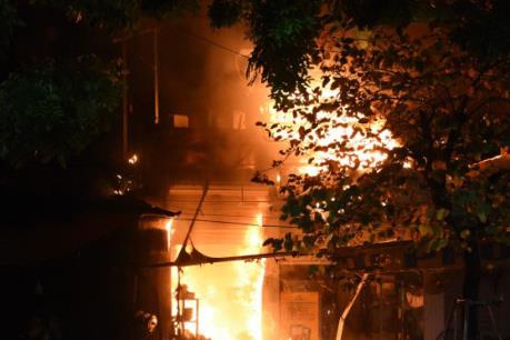 Cháy lớn thiêu rụi quán cơm do bình gas bị xì