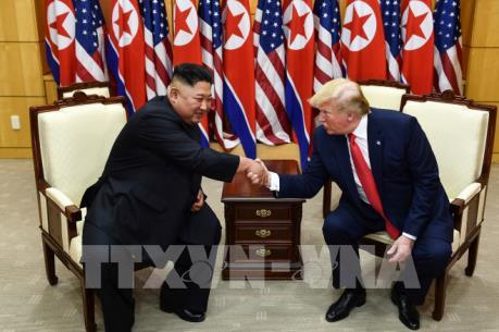 Tổng thống Mỹ Donald Trump và Chủ tịch Triều Tiên Kim Jong-un gặp nhau tại khu phi quân sự