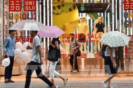 Từ tháng 9, Uniqlo thay túi nhựa bằng túi giấy tại cửa hàng trên toàn cầu