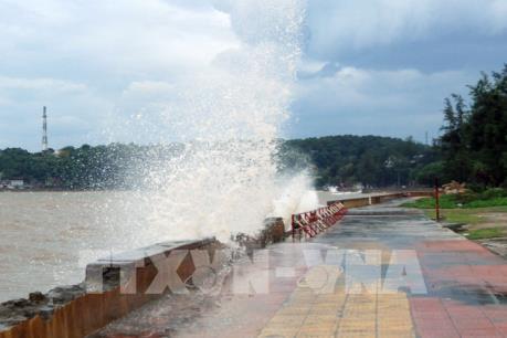 Hải Phòng cấm người dân, du khách xem sóng biển dâng cao do bão số 2