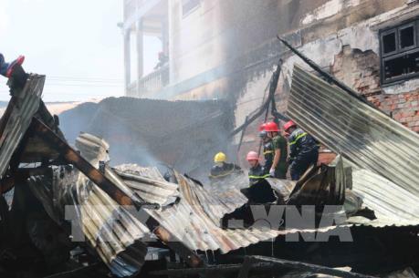 Cháy trại xuồng gây thiệt hại 1 tỷ đồng