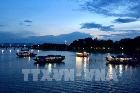 Vẻ đẹp quyến rũ của sông Hương và cầu Trường Tiền