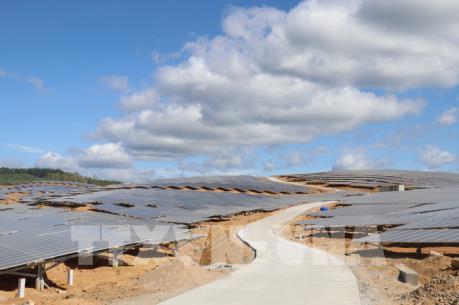 Quá tải điện mặt trời, thiệt cả đôi bên