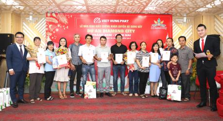 Trao giấy chứng nhận quyền sử dụng đất cho khách hàng tại  dự án Diamond City