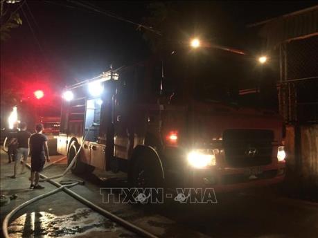 Cháy nhà tại tuyến đường kinh doanh sầm uất thành phố Vinh