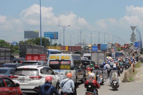 Kẹt xe hơn 5 giờ do xe cẩu hỏng trên cầu Phú Mỹ