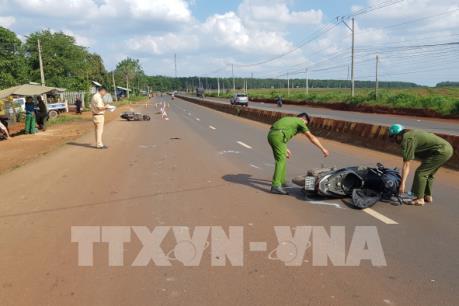 Xe máy đi ngược chiều gây tai nạn khiến 1 người chết