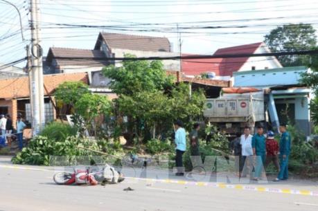 Xe ben tông vào nhà dân, một người tử vong
