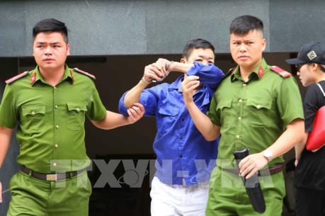 Xét xử Hưng “kính” và đồng phạm vụ bảo kê chợ Long Biên