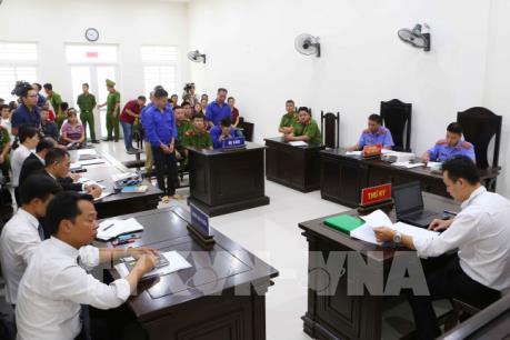 Hoãn phiên tòa xét xử Hưng “kính” cùng đồng phạm cưỡng đoạt tài sản tại chợ Long Biên