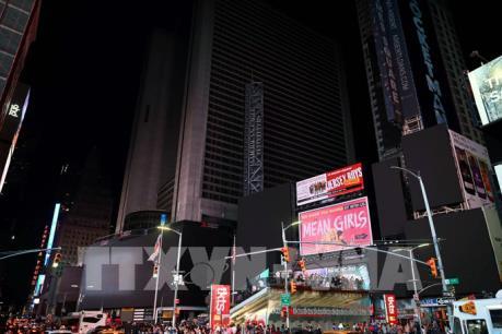 Mất điện diện rộng ở New York, hệ thống tàu ngầm chìm trong bóng tối