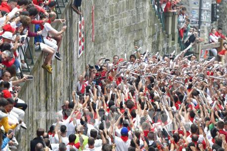 8 người nhập viện trong lễ hội rượt bò tót ở Tây Ban Nha