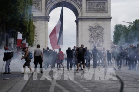 Pháp: Xung đột giữa cảnh sát và người biểu tình "Áo vàng" sau lễ diễu binh