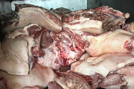 Hưng Yên tiêu hủy hơn 900 kg thịt lợn bốc mùi hôi thối