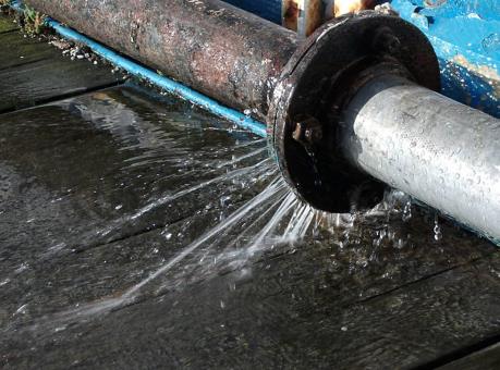 Nước sạch được cấp trở lại cho nhiều quận, huyện phía Tây Thủ đô sau sự cố