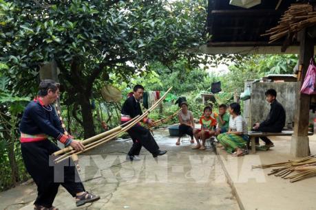 Lý A Lệnh - Nghệ nhân chế tác khèn Mông trên núi Thẩm Hái