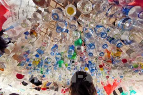 Triển lãm sắp đặt "Xả rác ít thôi!" ở Hà Nội