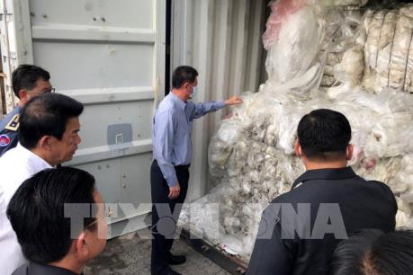 Campuchia phát hiện 83 container rác thải nhựa nhập khẩu bất hợp pháp