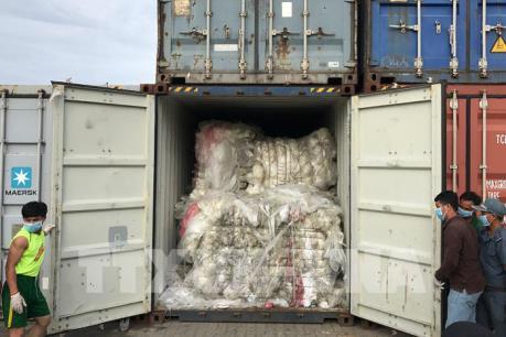 Campuchia gửi trả 83 container rác thải nhựa về Mỹ và Canada