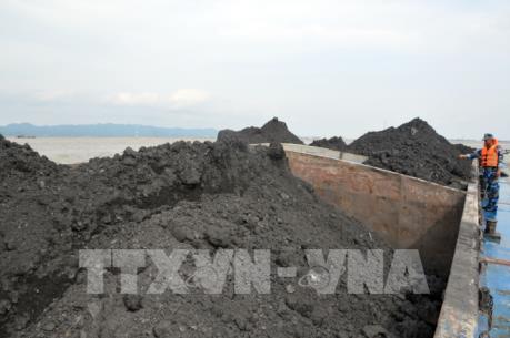 Bộ Tư lệnh Vùng Cảnh sát biển 1 phát hiện nhiều hàng hóa không rõ nguồn gốc