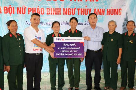 BNEWS/TTXVN tri ân Đại đội nữ pháo binh Ngư Thủy anh hùng 