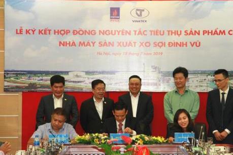 PVTEX ký kết hợp đồng nguyên tắc tiêu thụ sản phẩm xơ sợi tổng hợp