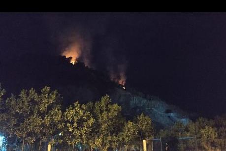 Hơn 20 ha rừng miền Trung cháy giữa đêm