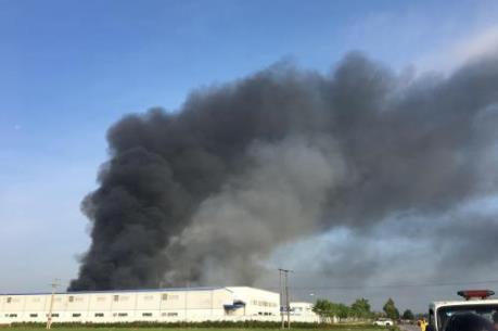 Cháy lớn thiêu rụi 1 nhà xưởng Công ty may mặc Makalot Việt Nam