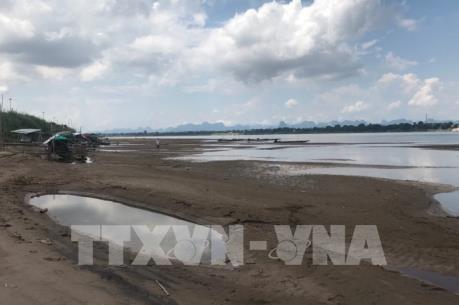 Mực nước sông Mekong xuống mức thấp nhất gần 100 năm qua