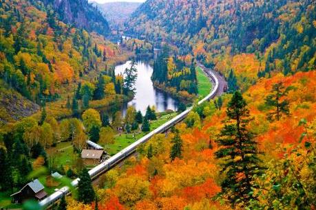 Mùa thu đẹp như tranh vẽ ở xứ sở lá phong