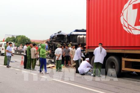 Liên tiếp 3 vụ tai nạn trên quốc lộ 5 làm 9 người thương vong