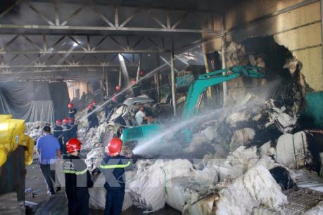 Cháy kho chứa nguyên liệu của Công ty cổ phần Sợi Phú Nam